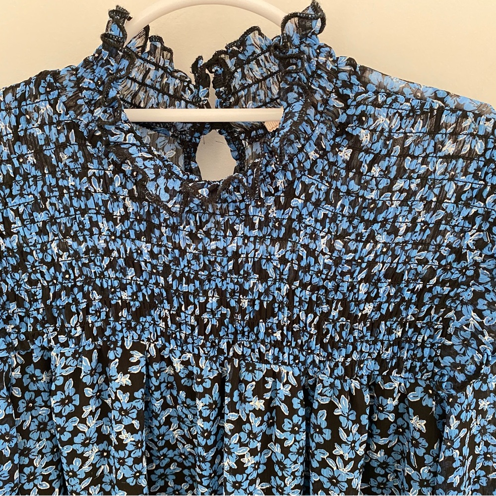 Mi Ami Blue Floral Smocked Dress Sz. XS - Picture 2 of 5